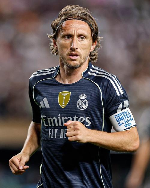 罗马诺：切尔西同时追求哈维-西蒙斯与加纳乔，他俩互不冲突