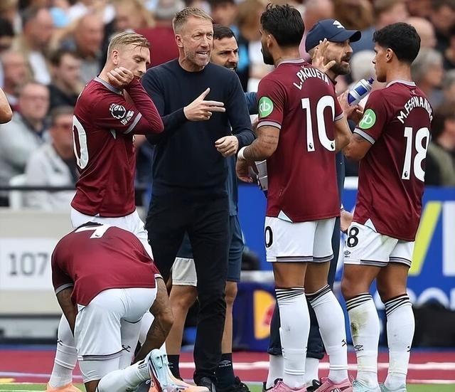 优质偶像✍️场外大批球迷捧独行侠、湖人球衣，东契奇一一签名