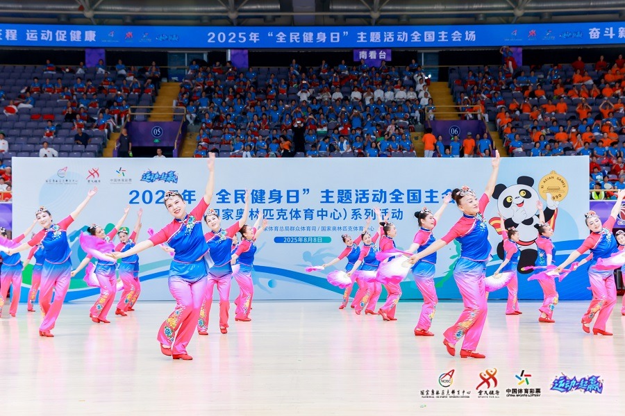 麦克·特劳特与天使签下 12 年 4.26 亿美元合同，创下当时北美体育史上最高薪纪录