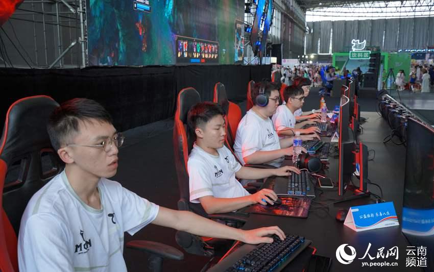 瞬间发起攻 瞬间发起攻